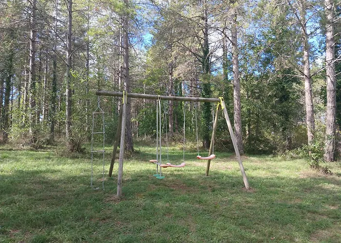 Les De La Moure Basse